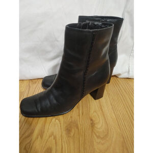Women's St. John's Bay Black Leather Ankle Block Heel Size 6.5